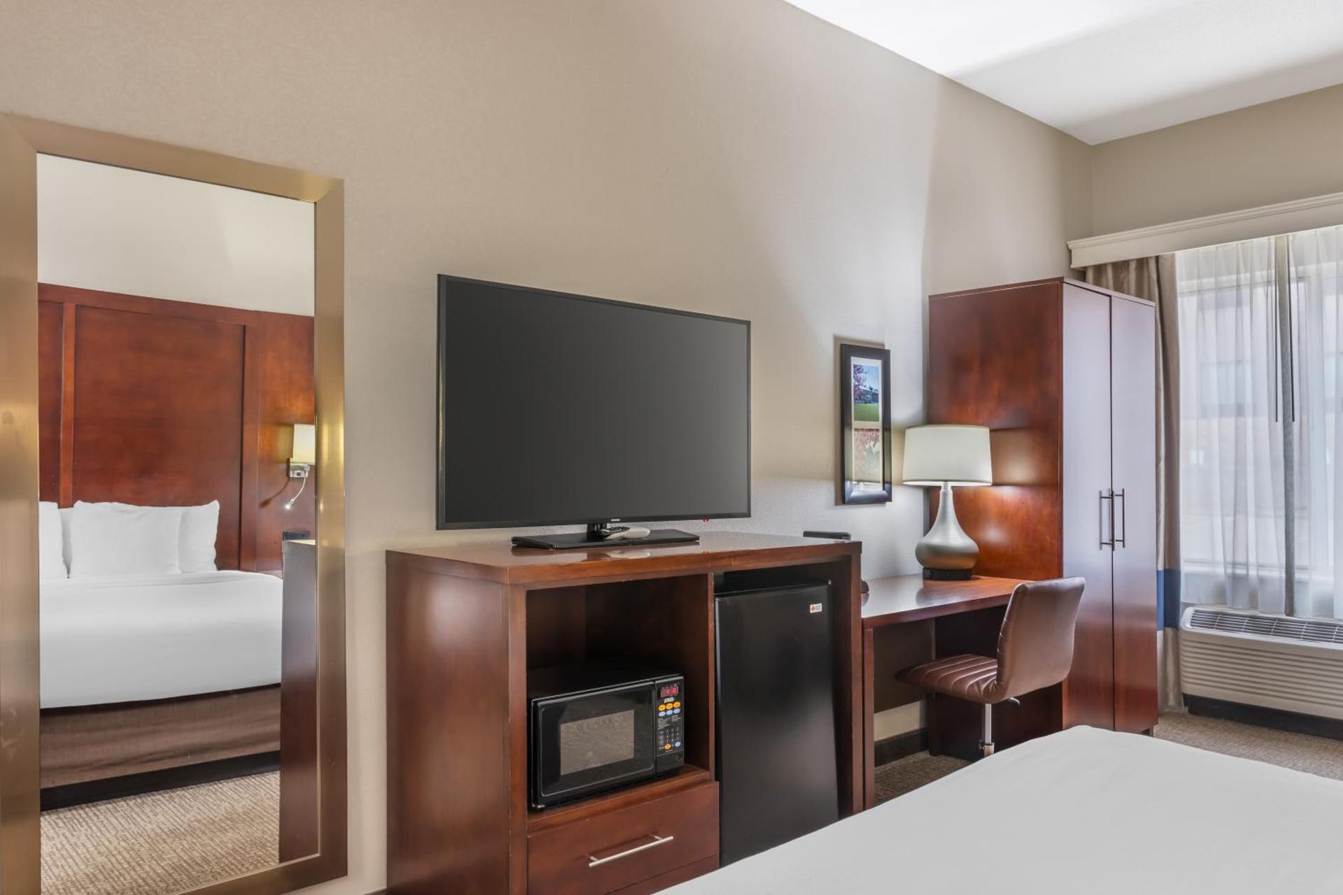 Upgrade King Suite - Non-Smoking