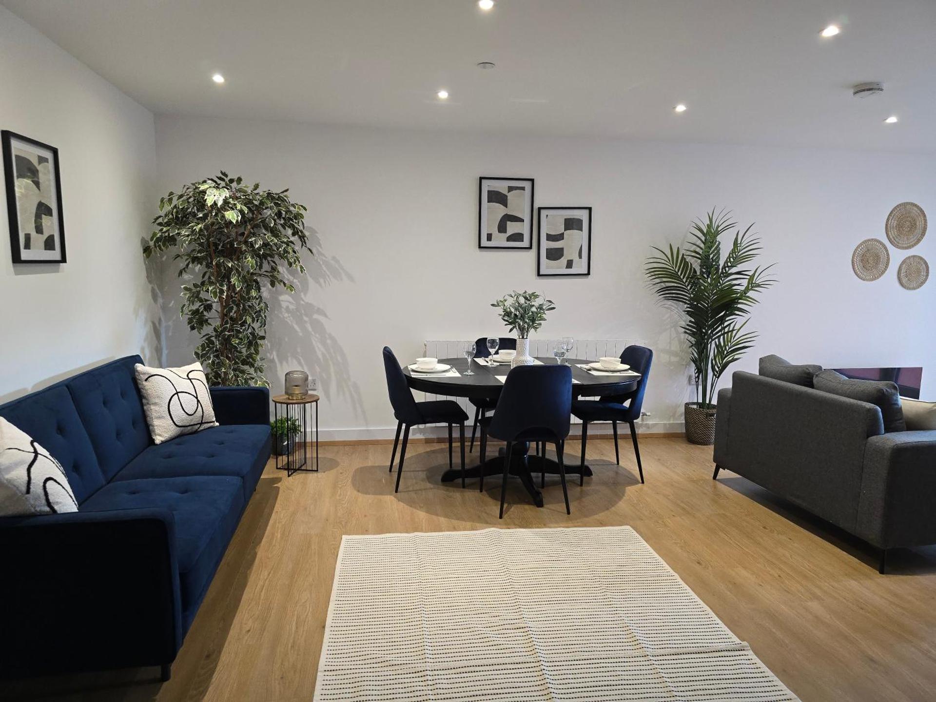 Snuggle Inn Serviced Apartments, Great choice for large groups, Contractors, Business Executives and Family Vacations in the stunning valley of Surrey Hills, secure Private Parking, Offering Easy Train Access to London, Gatwick airport, M25