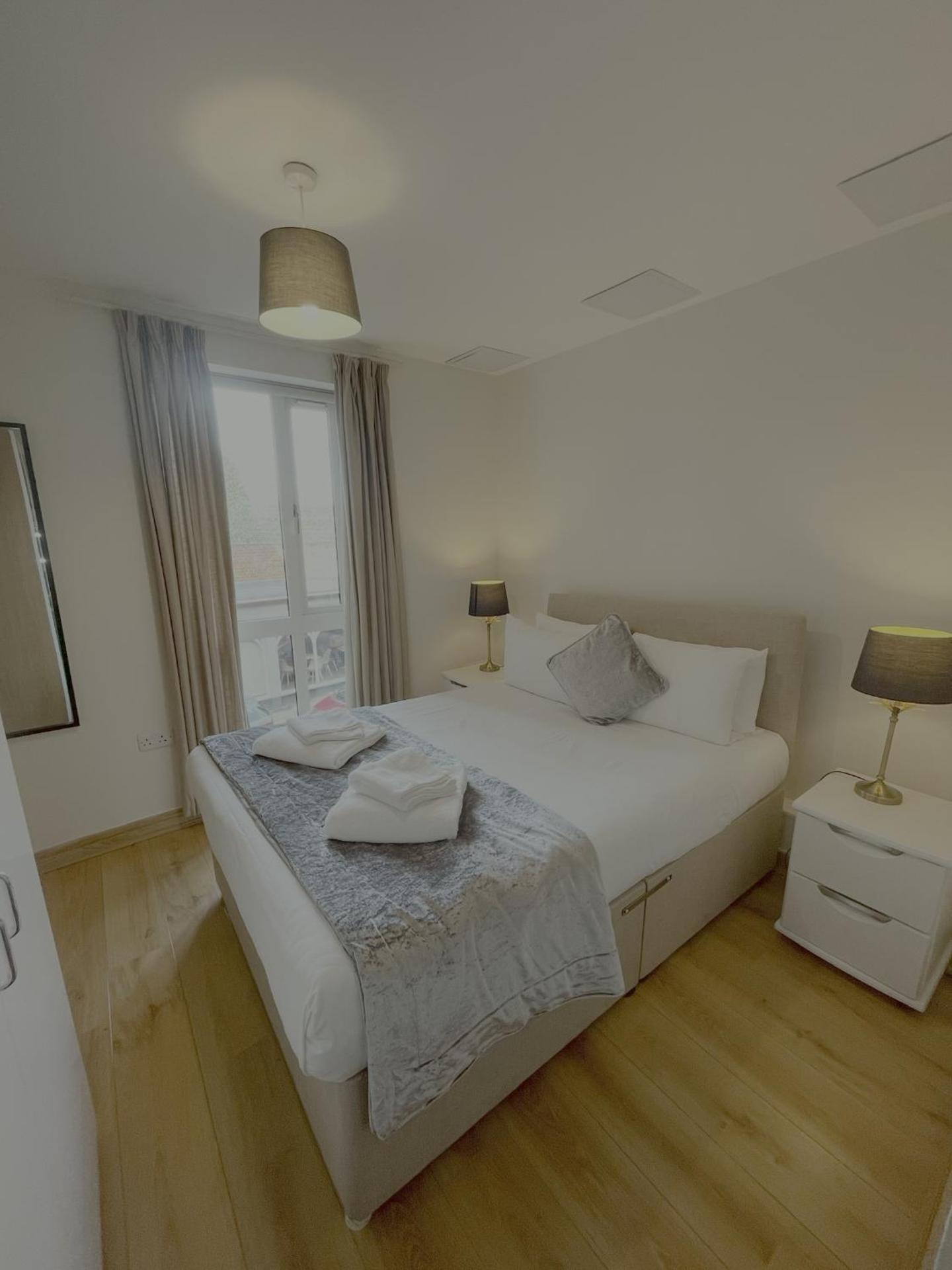 Blue Sky Apartments@Guildford Town Centre