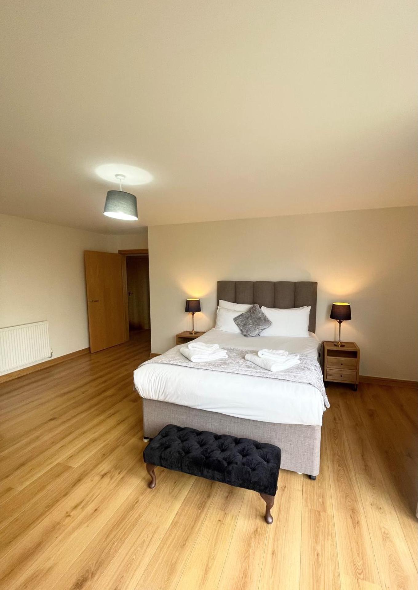 Blue Sky Apartments@Guildford Town Centre