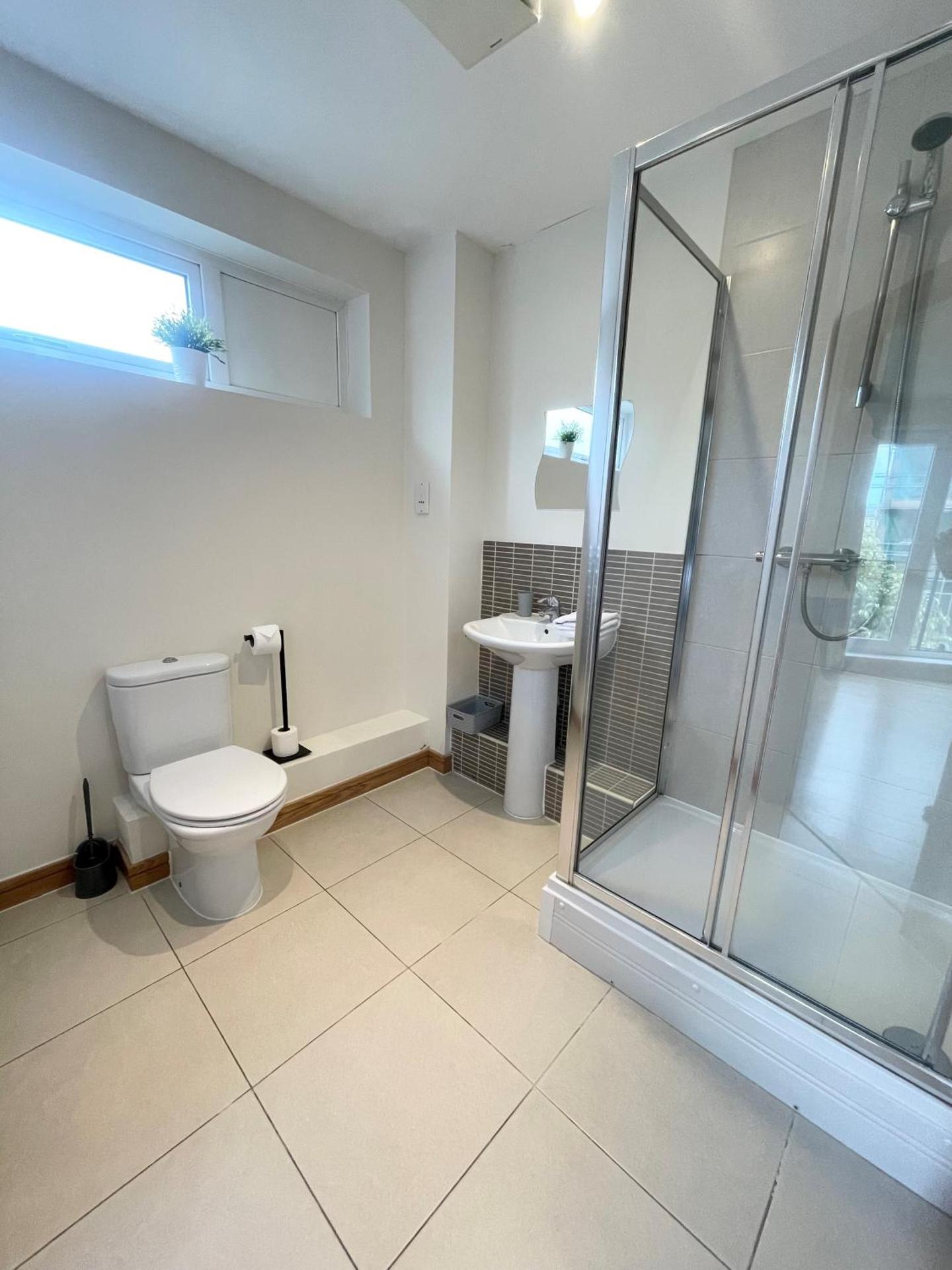 Blue Sky Apartments@Guildford Town Centre