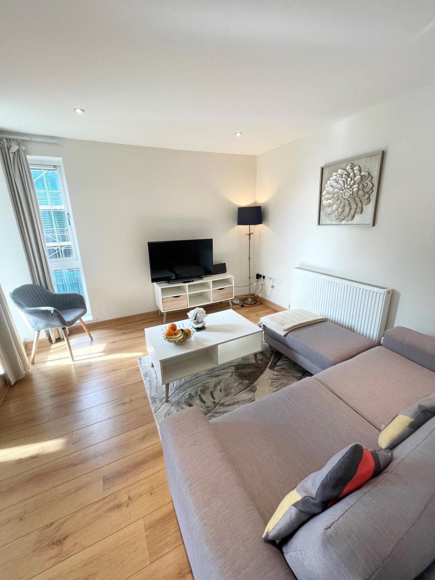 Blue Sky Apartments@Guildford Town Centre