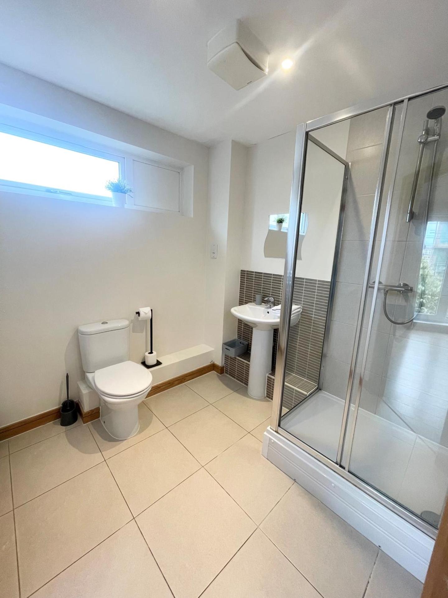 Blue Sky Apartments@Guildford Town Centre