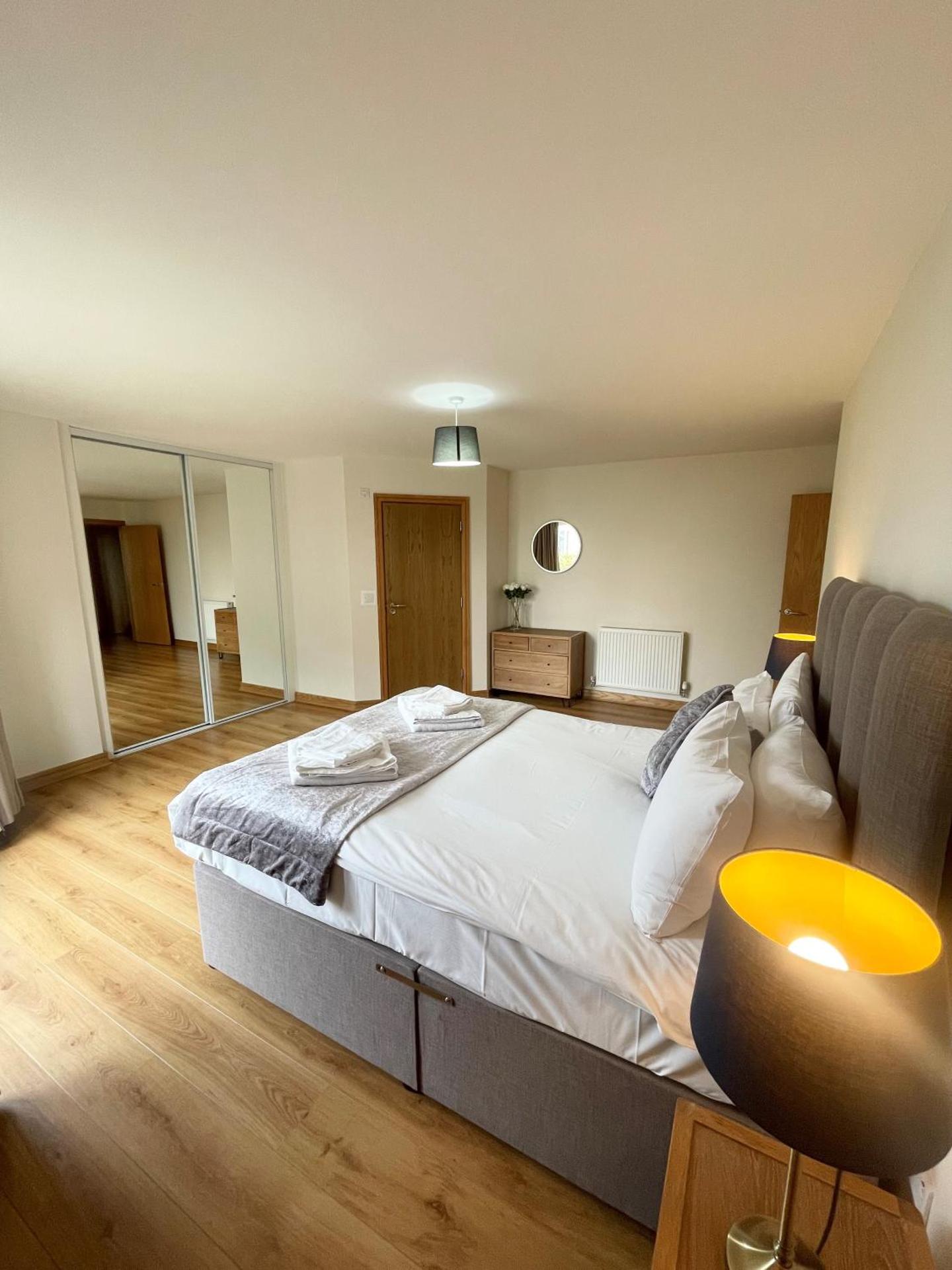 Blue Sky Apartments@Guildford Town Centre