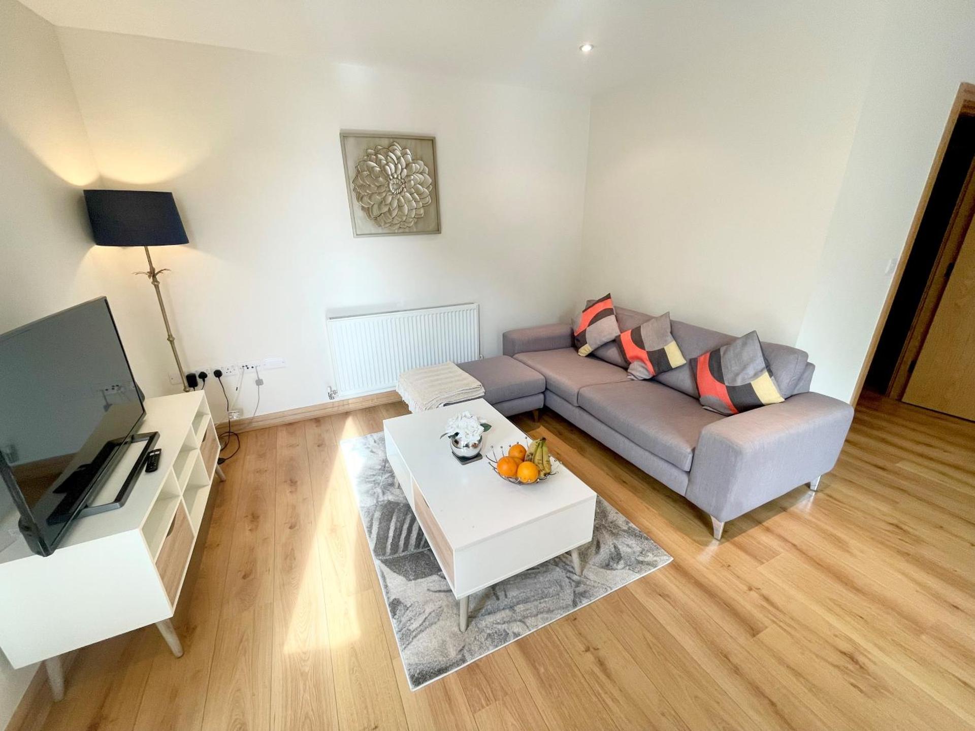 Blue Sky Apartments@Guildford Town Centre