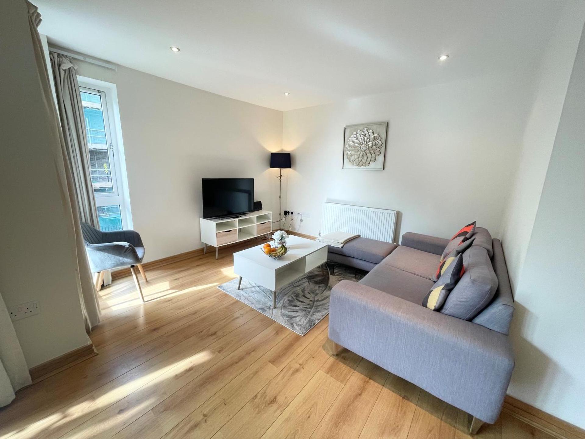 Blue Sky Apartments@Guildford Town Centre