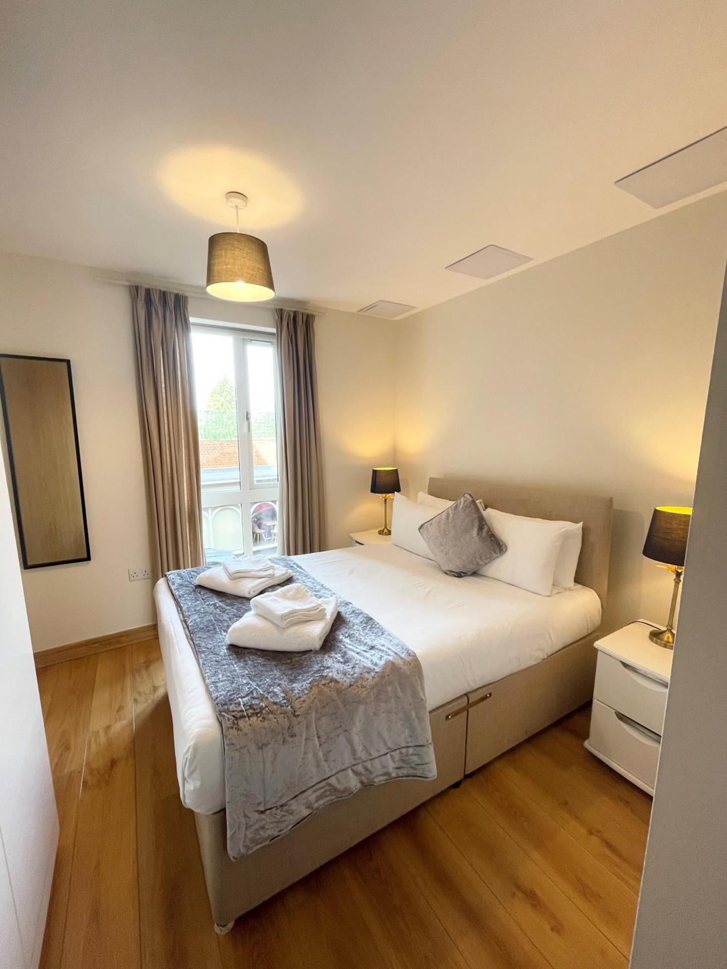 Blue Sky Apartments@Guildford Town Centre