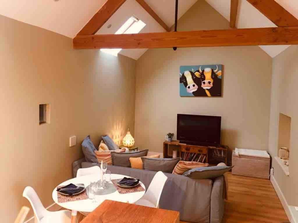 The Cowshed Cottage on The Greenway