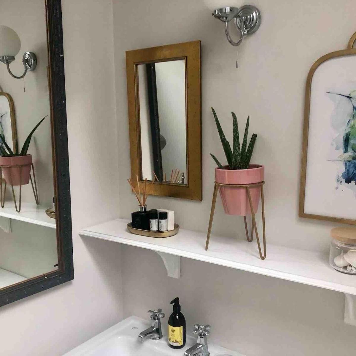 The Cowshed Cottage on The Greenway