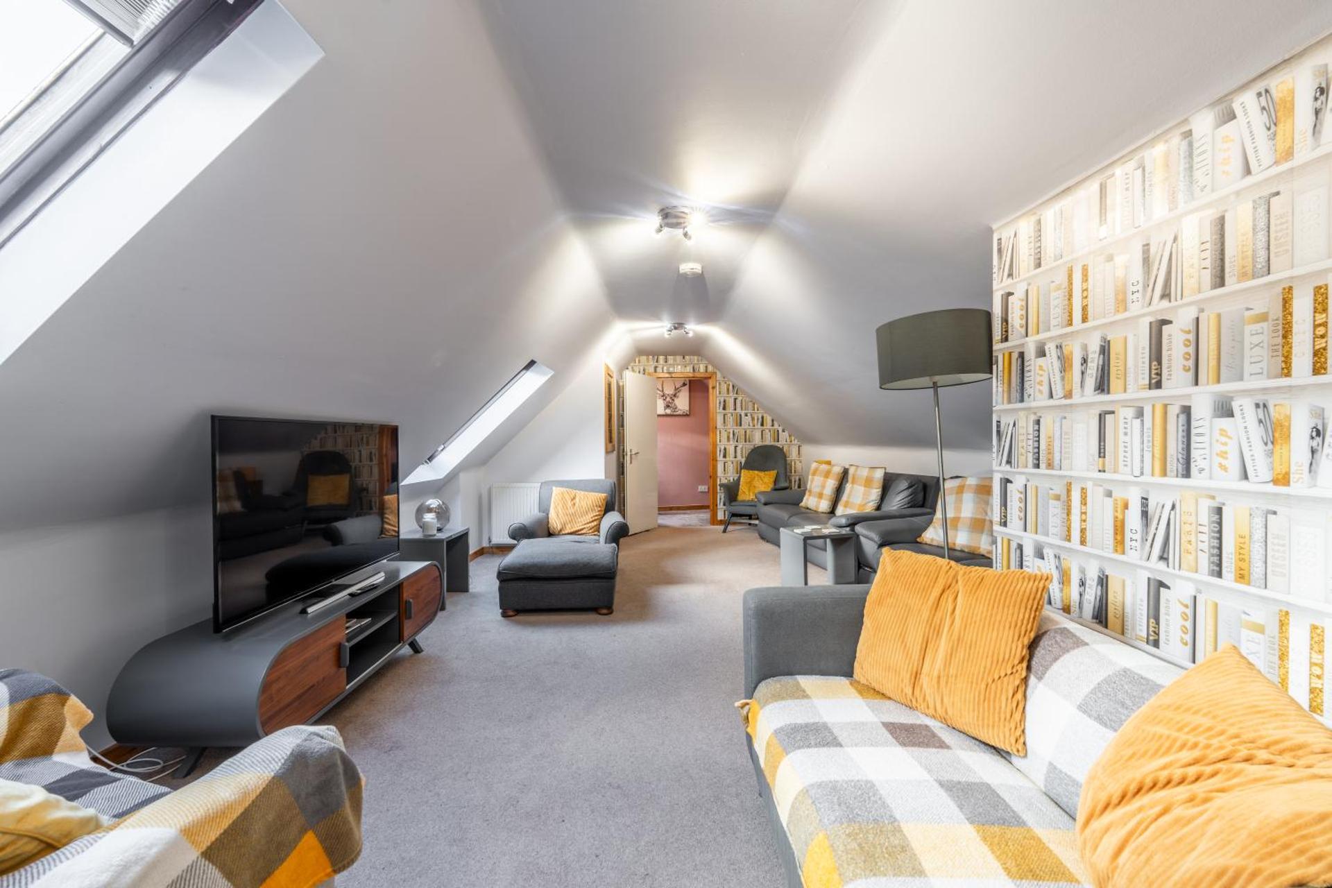 Whinstone Holiday Home in Falkland - Sleeps 8