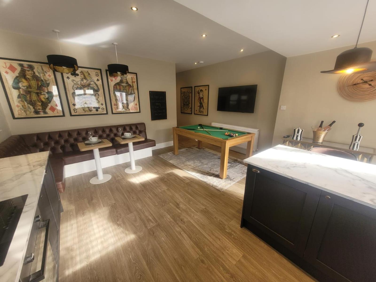 Tower Suites - HOT TUB sleeps 14