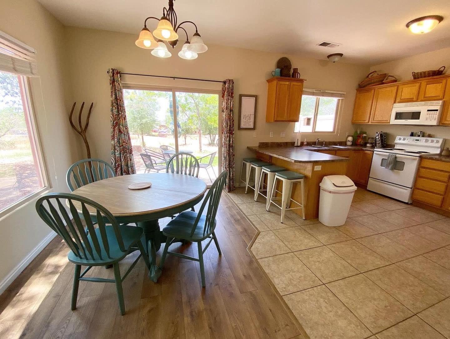 Pool & Hot Tub Close to hiking trails in Kanab