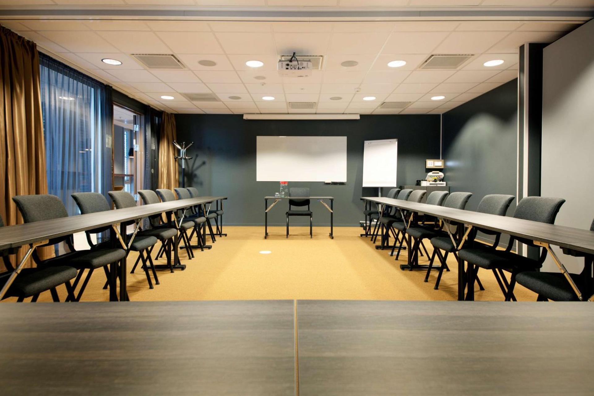 Meeting/conference room