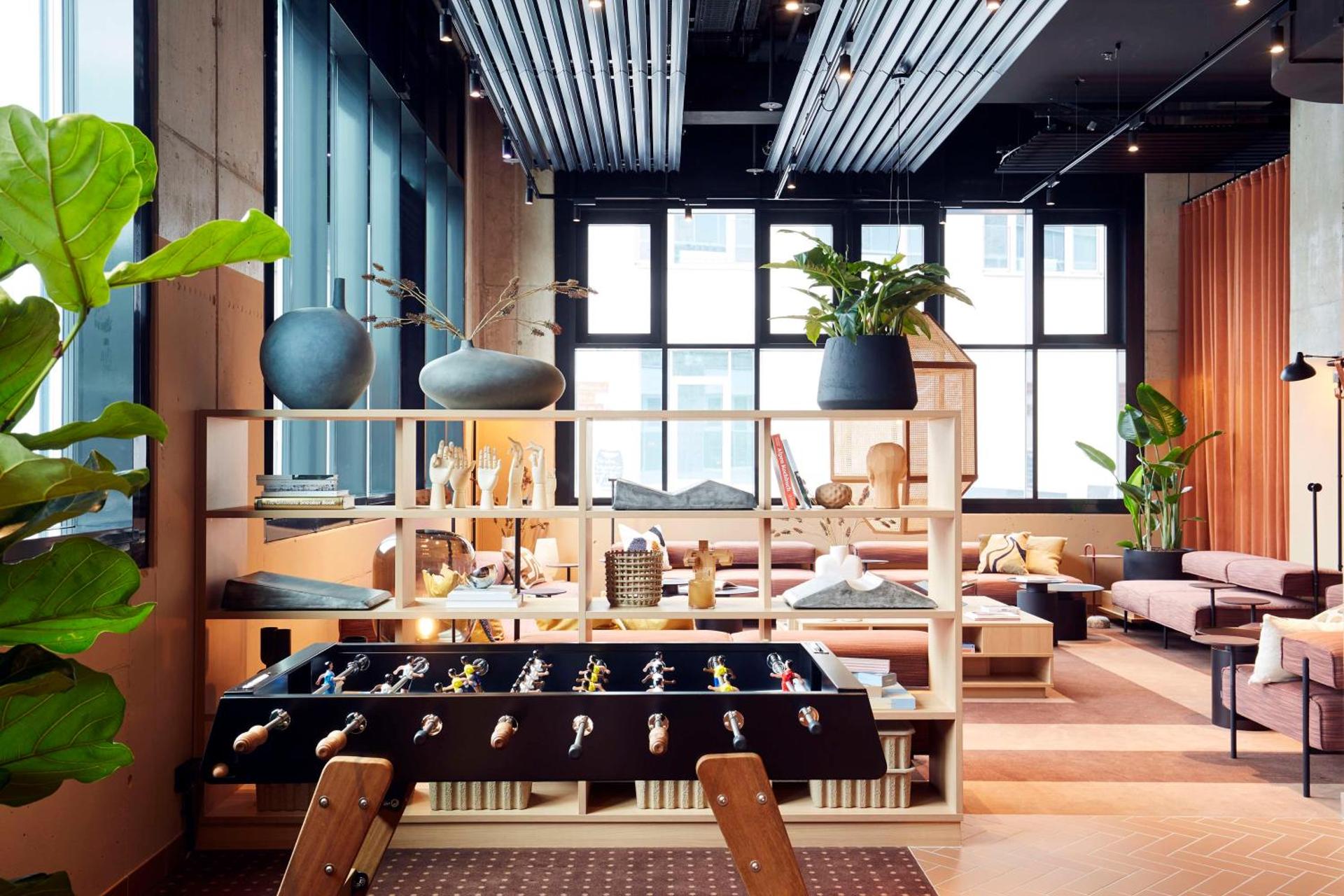 Communal lounge/ TV room