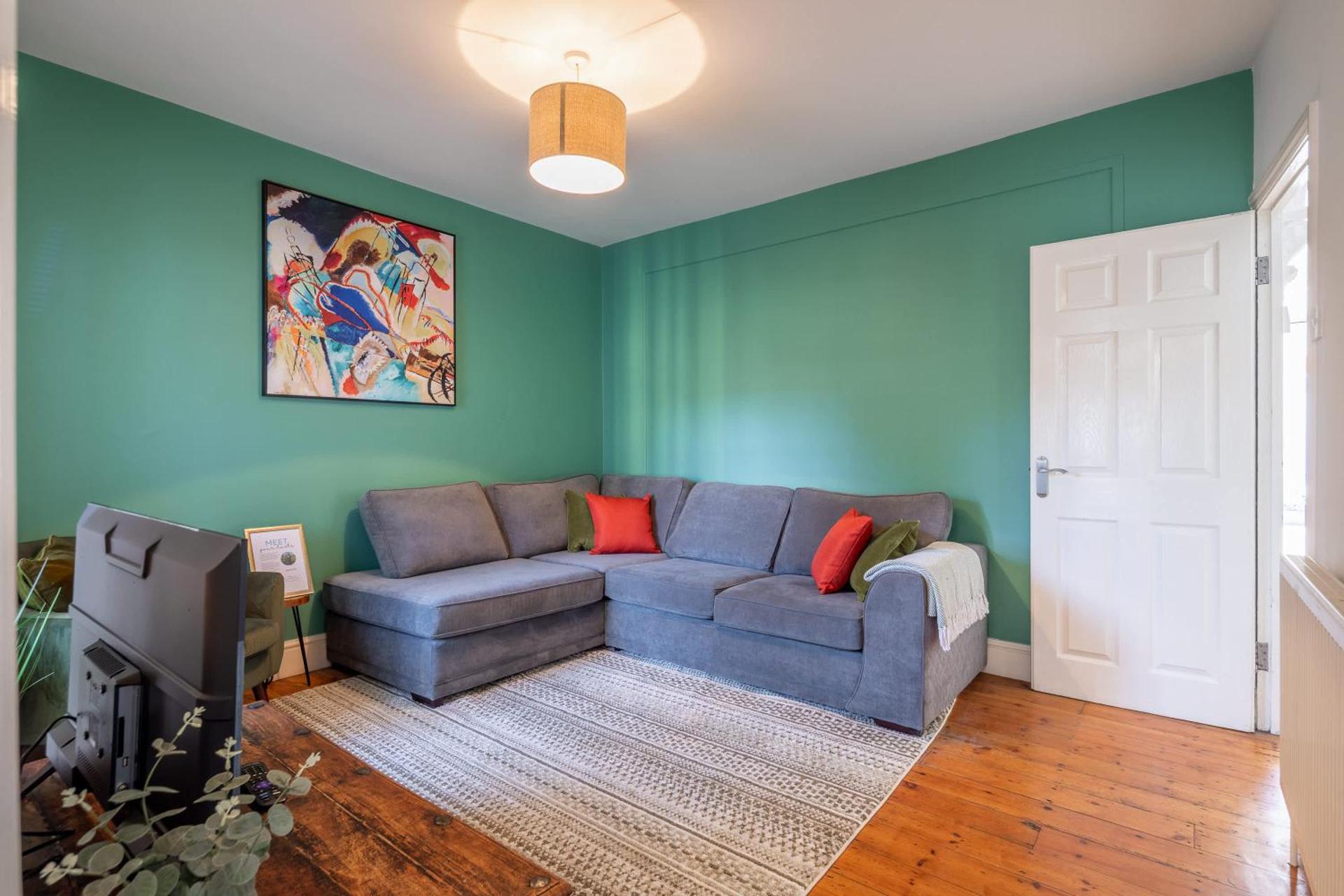 Stylish 3-Bed Home in the Heart of the Cambridge