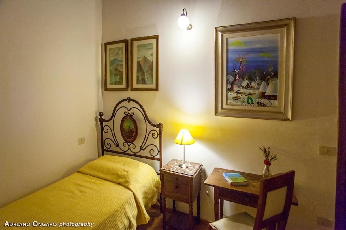 La Collina Tuscan stone cottage