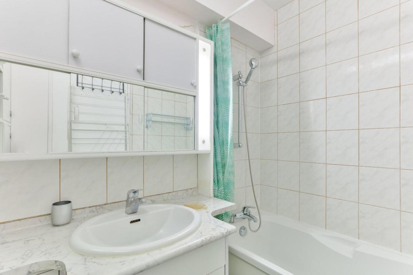 1BR Flat view on Eiffel Tower and Sacré-Coeur