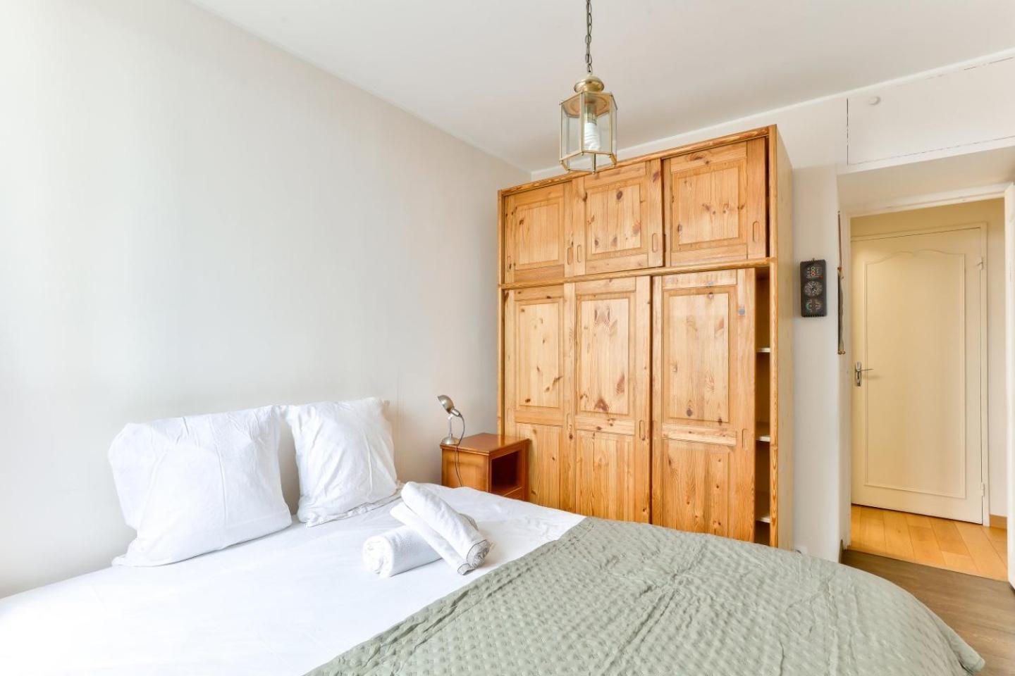 1BR Flat view on Eiffel Tower and Sacré-Coeur