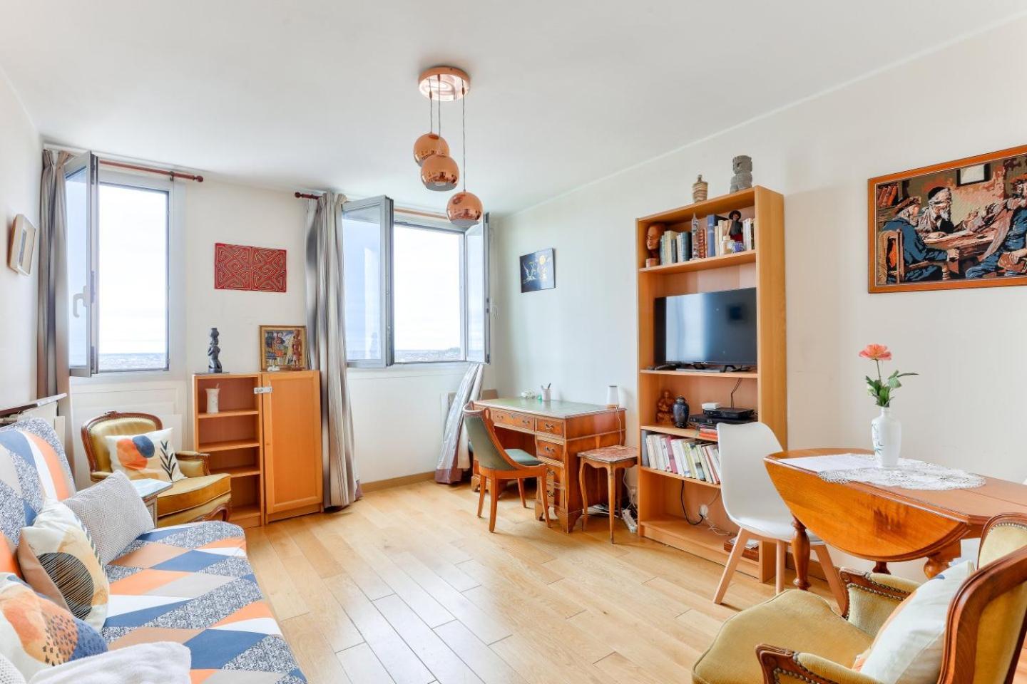 1BR Flat view on Eiffel Tower and Sacré-Coeur
