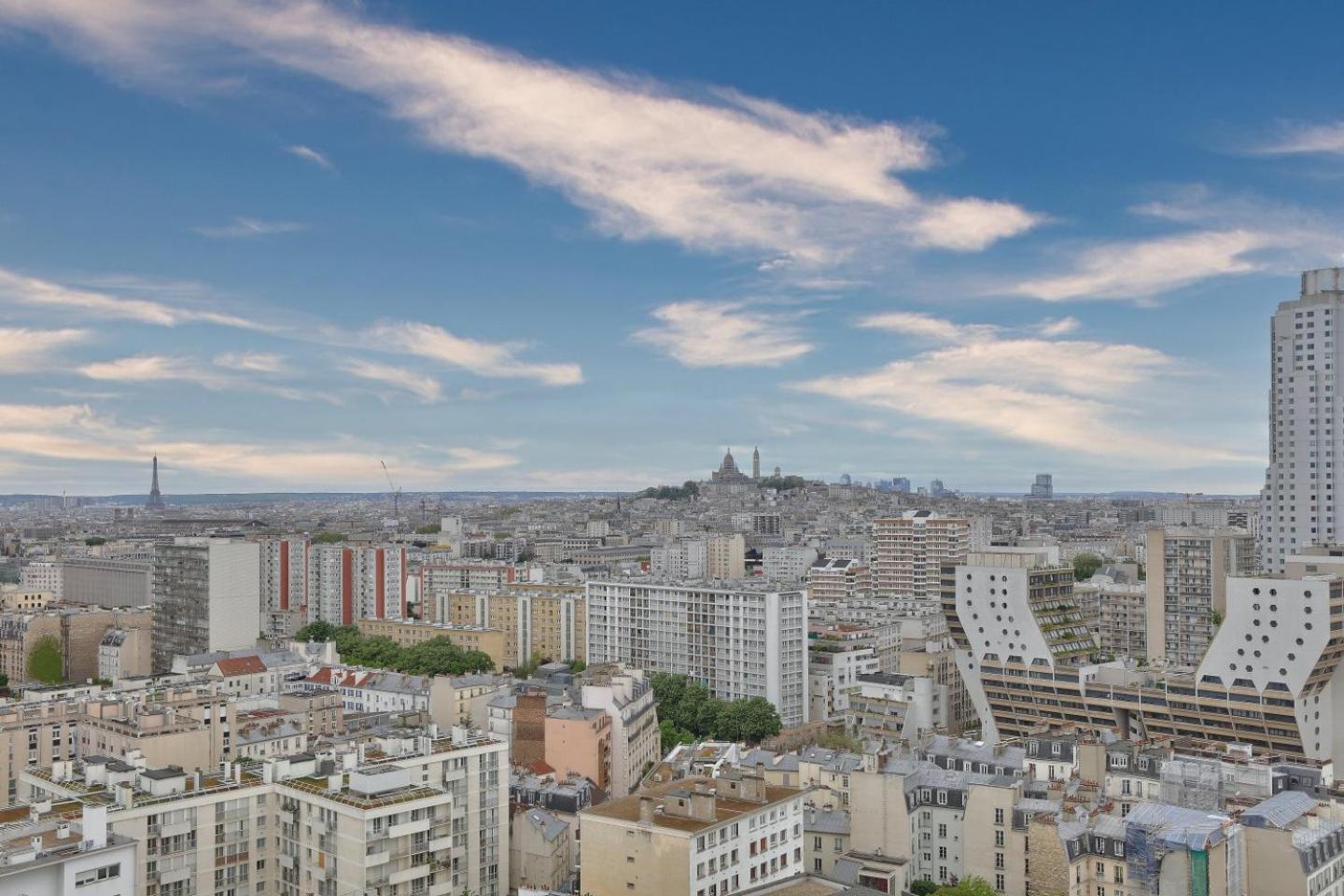 1BR Flat view on Eiffel Tower and Sacré-Coeur