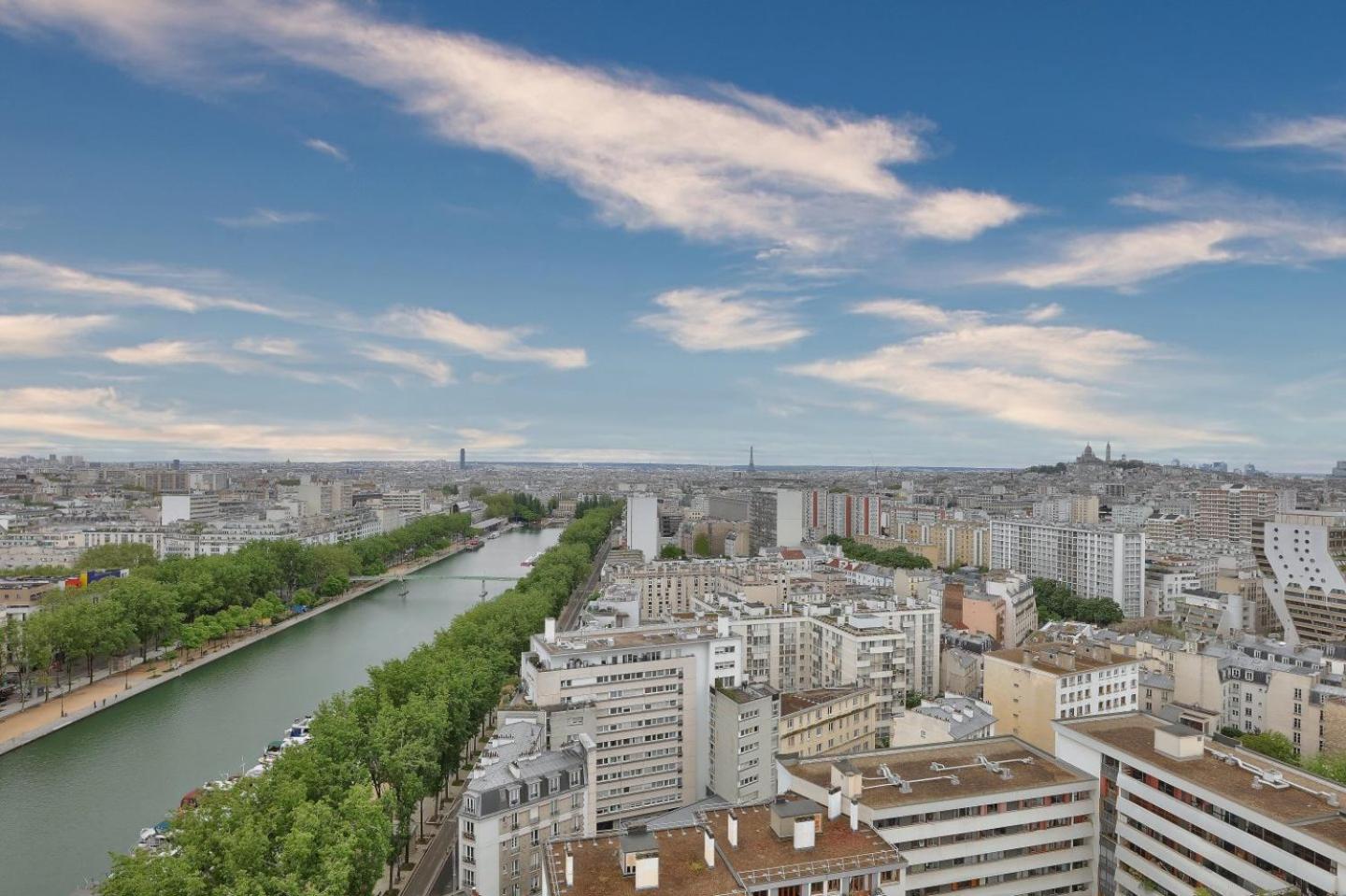 1BR Flat view on Eiffel Tower and Sacré-Coeur