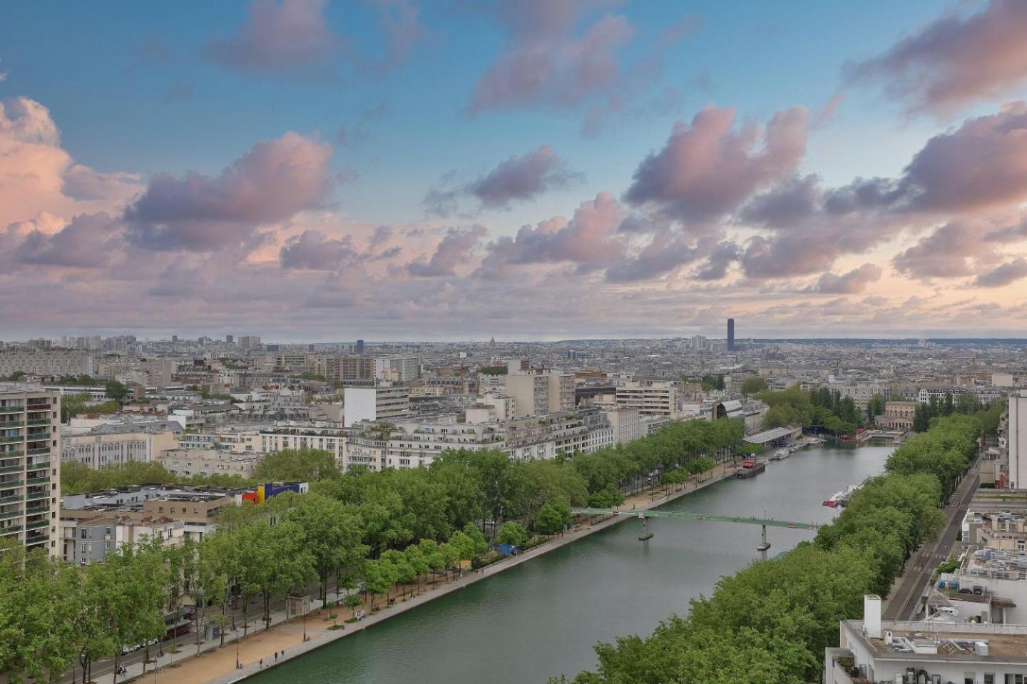 1BR Flat view on Eiffel Tower and Sacré-Coeur