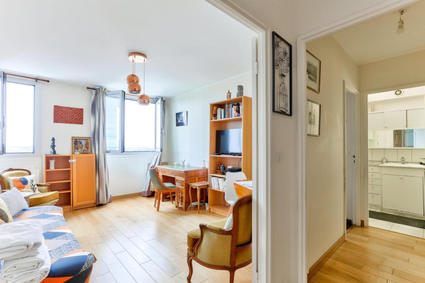1BR Flat view on Eiffel Tower and Sacré-Coeur