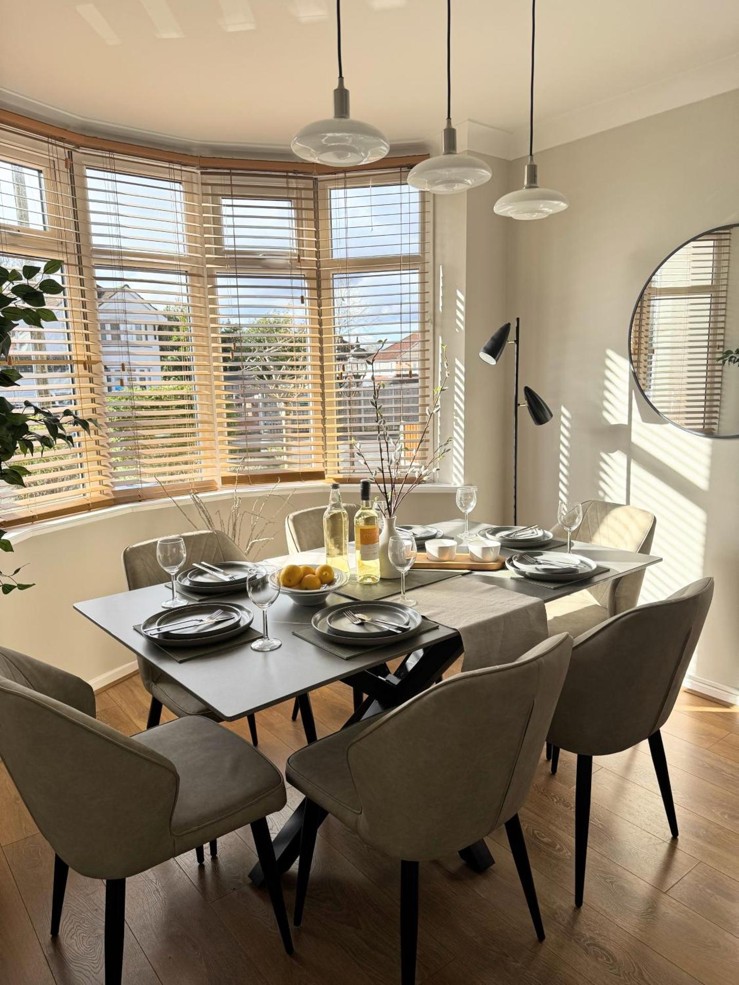 Spacious house for 7 - Ideal for Solihull NEC - Work and Family Groups