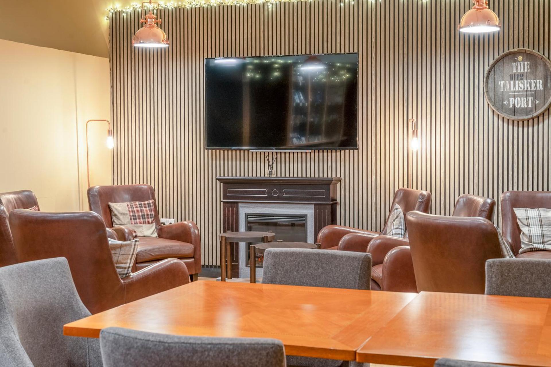 Communal lounge/ TV room