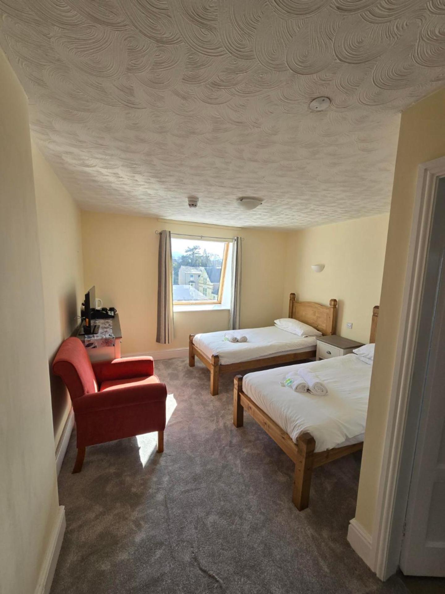 Standard Twin Room with Mountain View