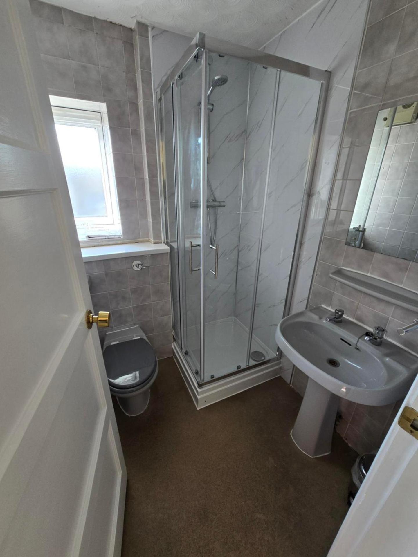 Standard Twin Room with Mountain View