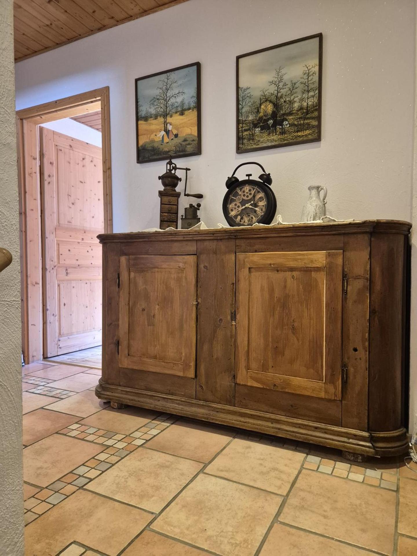 Toskanahaus, NJUALMS