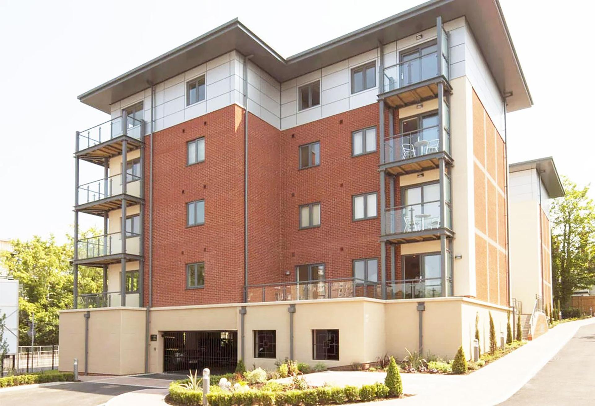 Travaal.©om - 2 Bed Serviced Apartment Farnborough