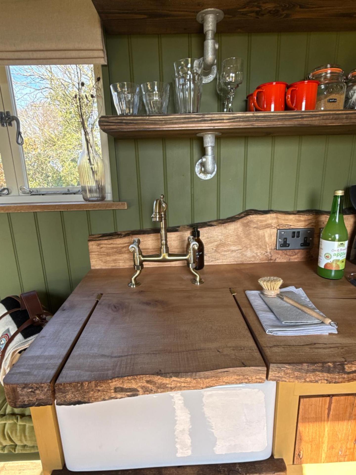 'Russet' Hut on fruit farm