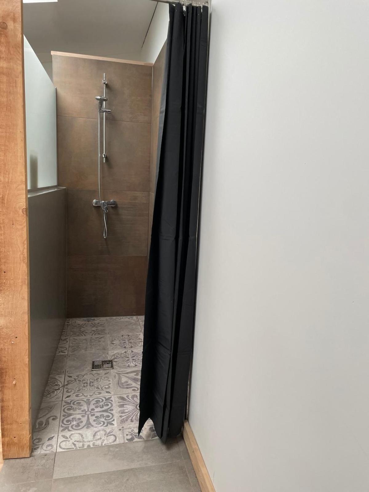 Loft cosy, bain à bulle et garage privé