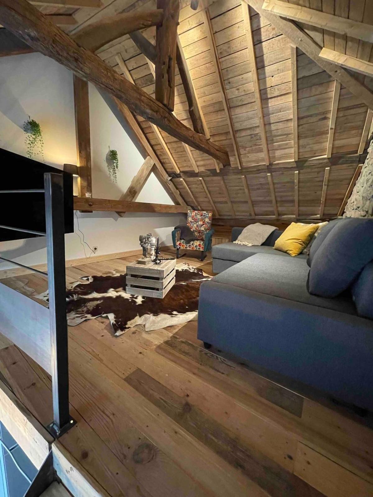 Loft cosy, bain à bulle et garage privé