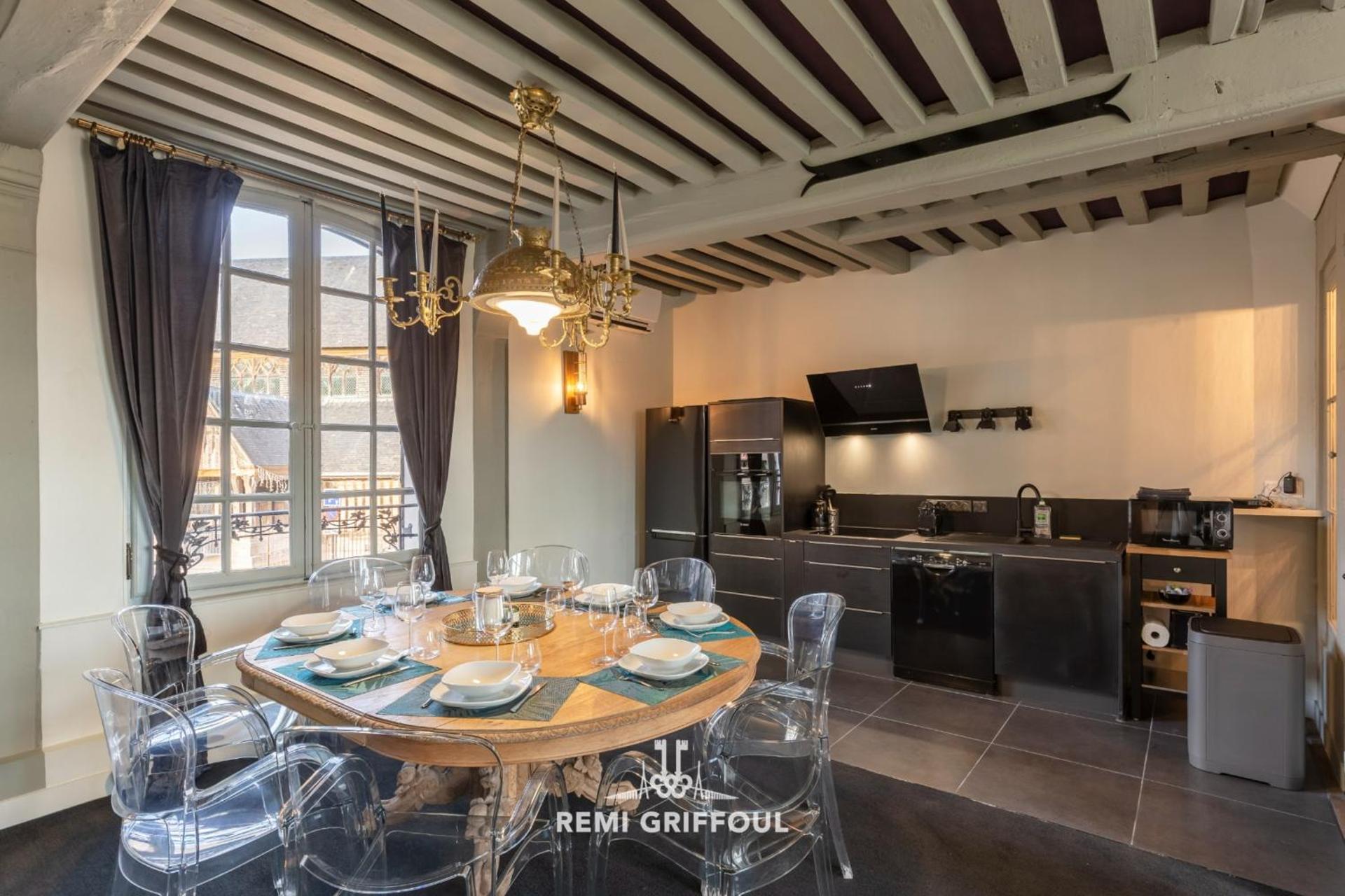 La Demeure du Clocher 4 AC On the Port & Place Sainte-Catherine 8 g