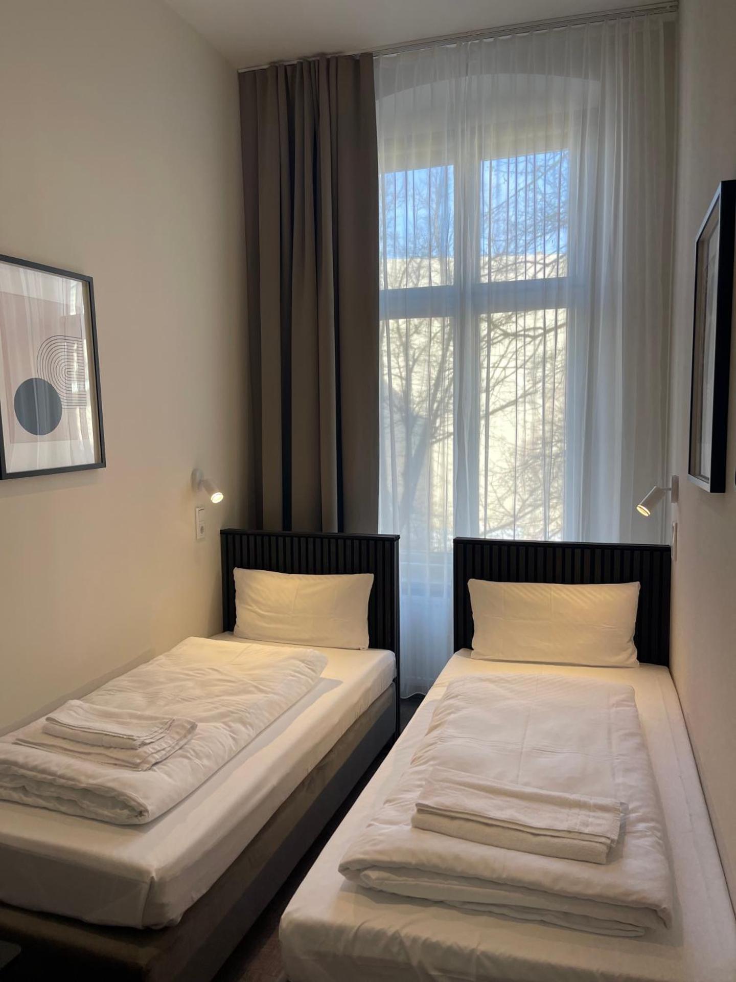 Motel Blue - Minimalist Boutique Hotel