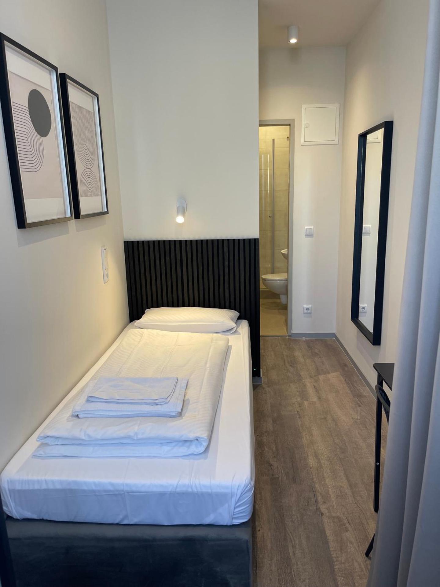 Motel Blue - Minimalist Boutique Hotel