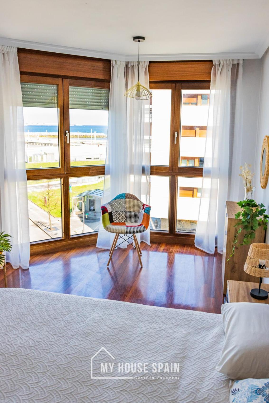 MyHouseSpain - Playa de poniente, con vistas al mar y parking gratuito