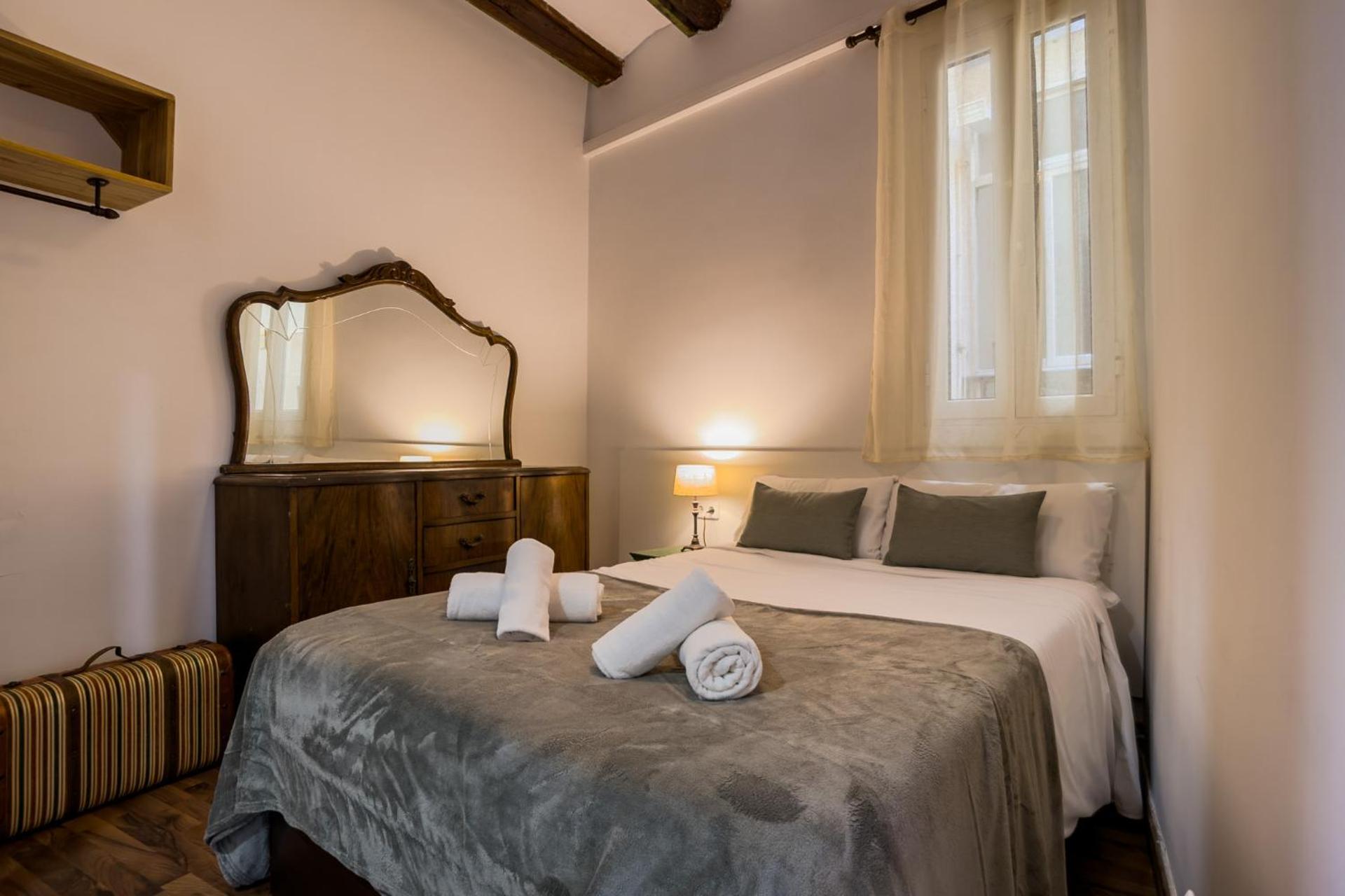 Magalhaes · Trad flat in Poble Sec, near ramblas