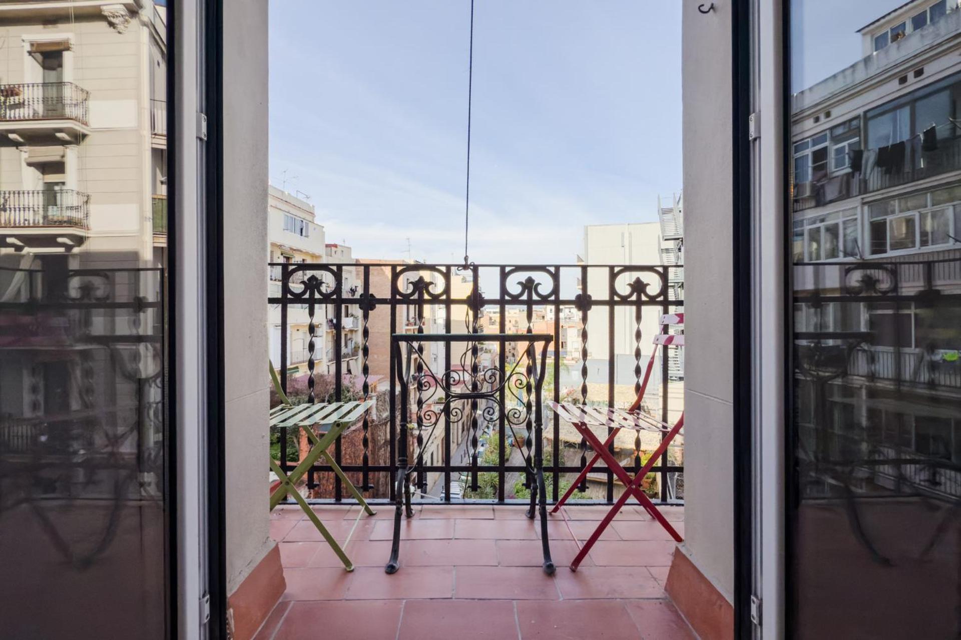 Magalhaes · Trad flat in Poble Sec, near ramblas