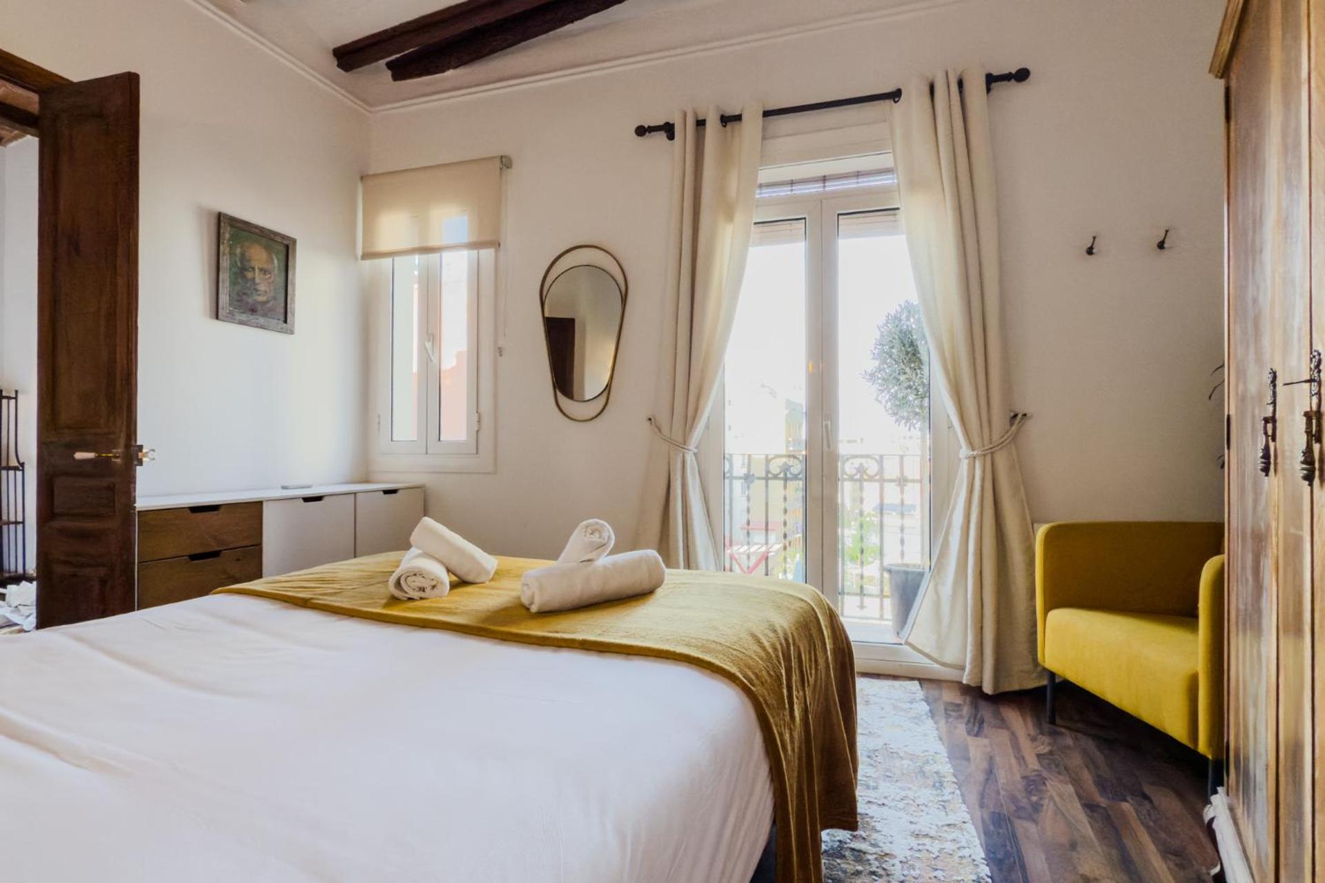 Magalhaes · Trad flat in Poble Sec, near ramblas