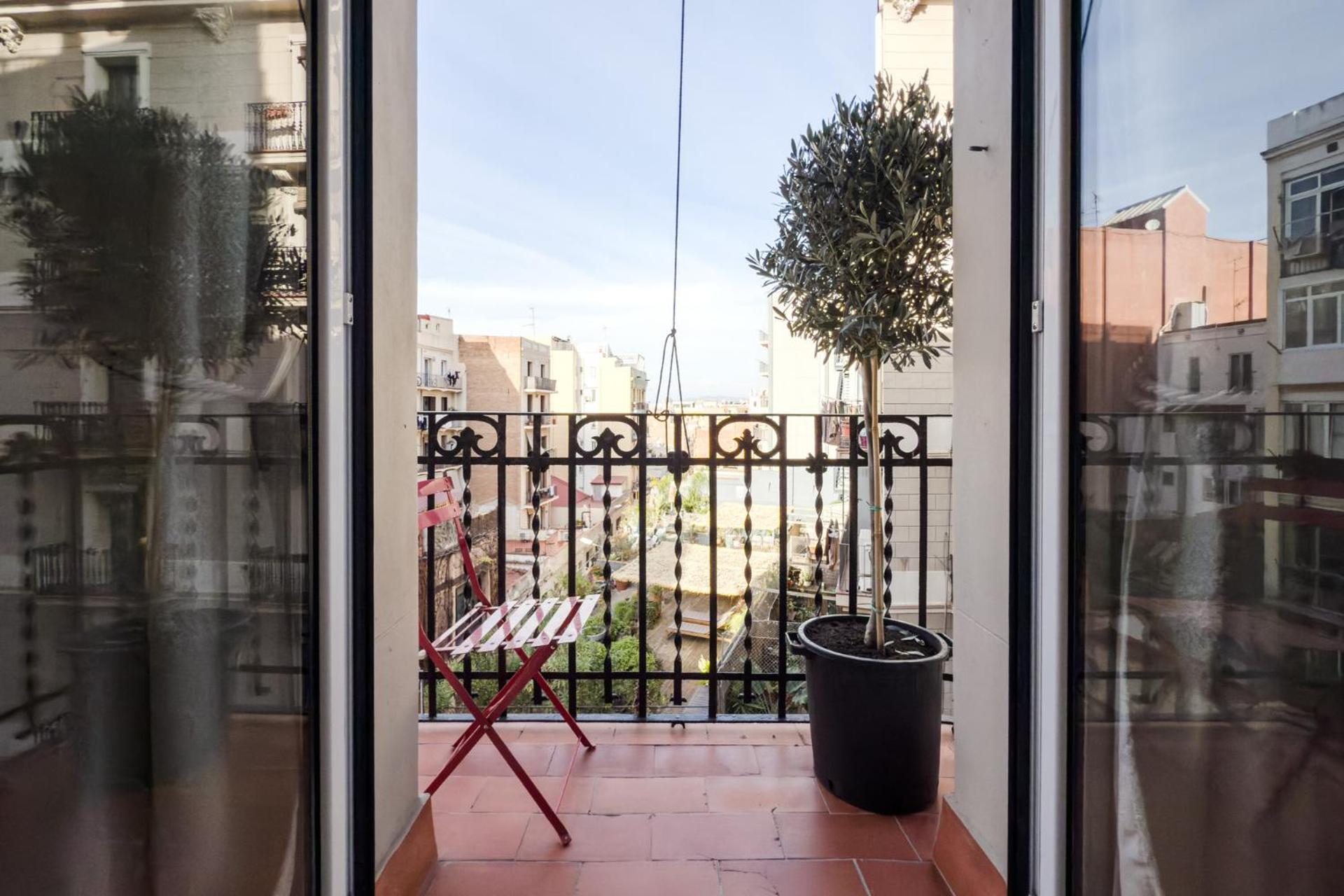 Magalhaes · Trad flat in Poble Sec, near ramblas