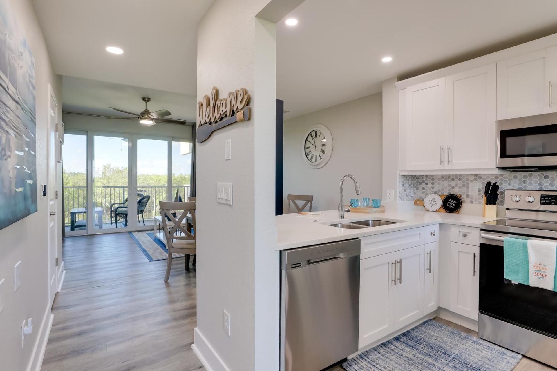 1 Mi to Beach Coastal-Zen Ruskin Retreat!