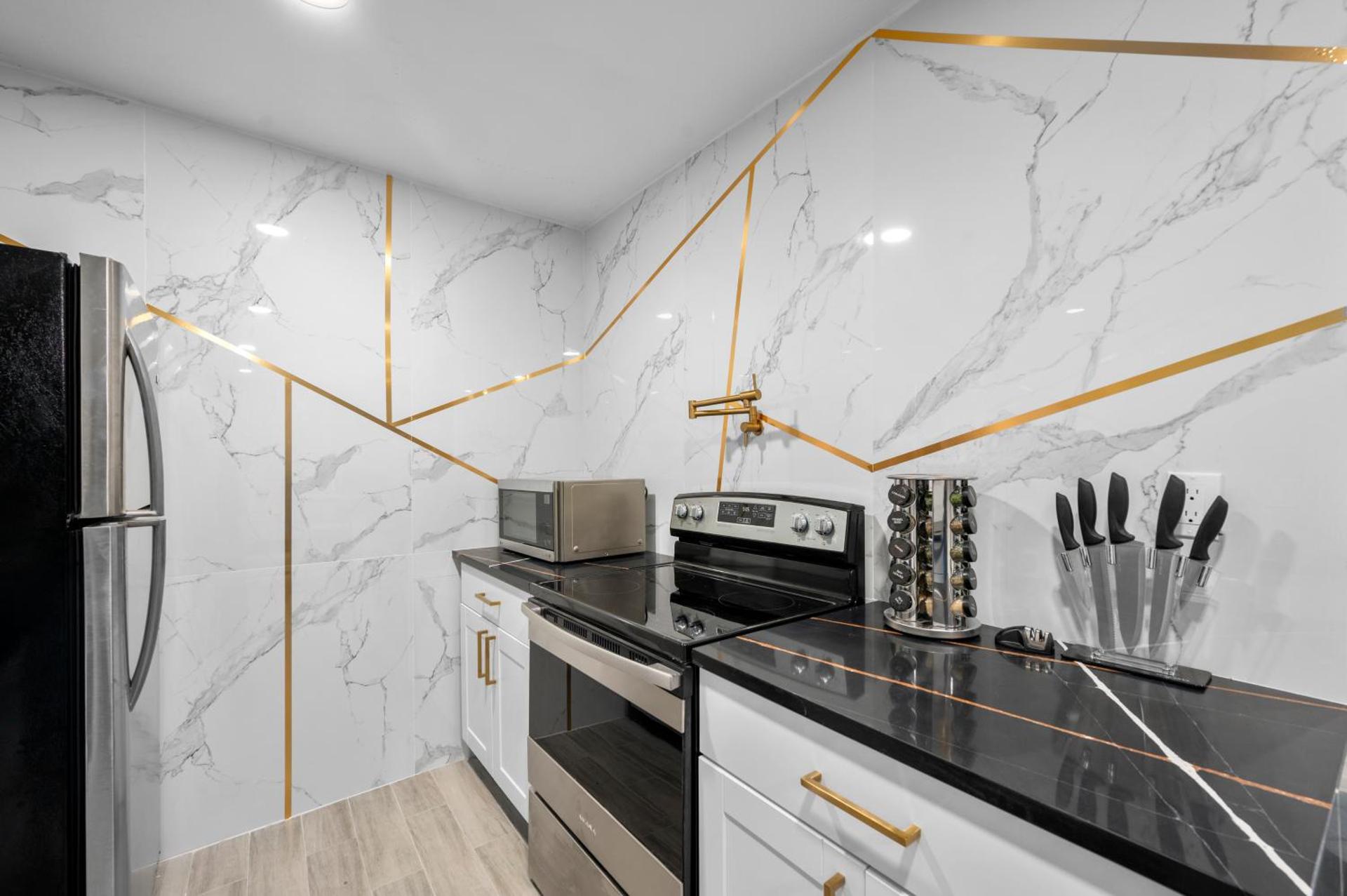 Modern & Spacious 1BR Haven near Galleria