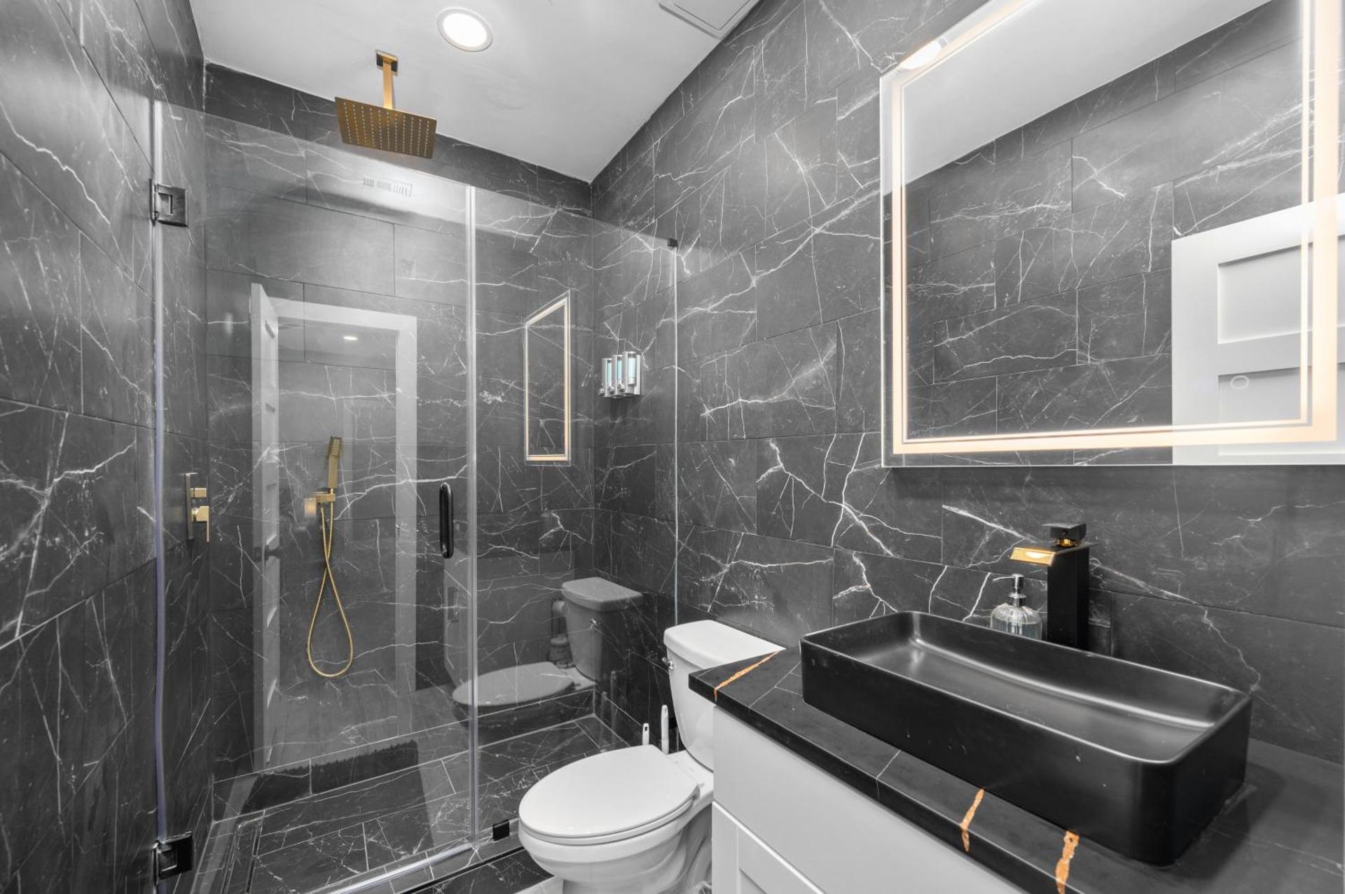 Modern & Spacious 1BR Haven near Galleria