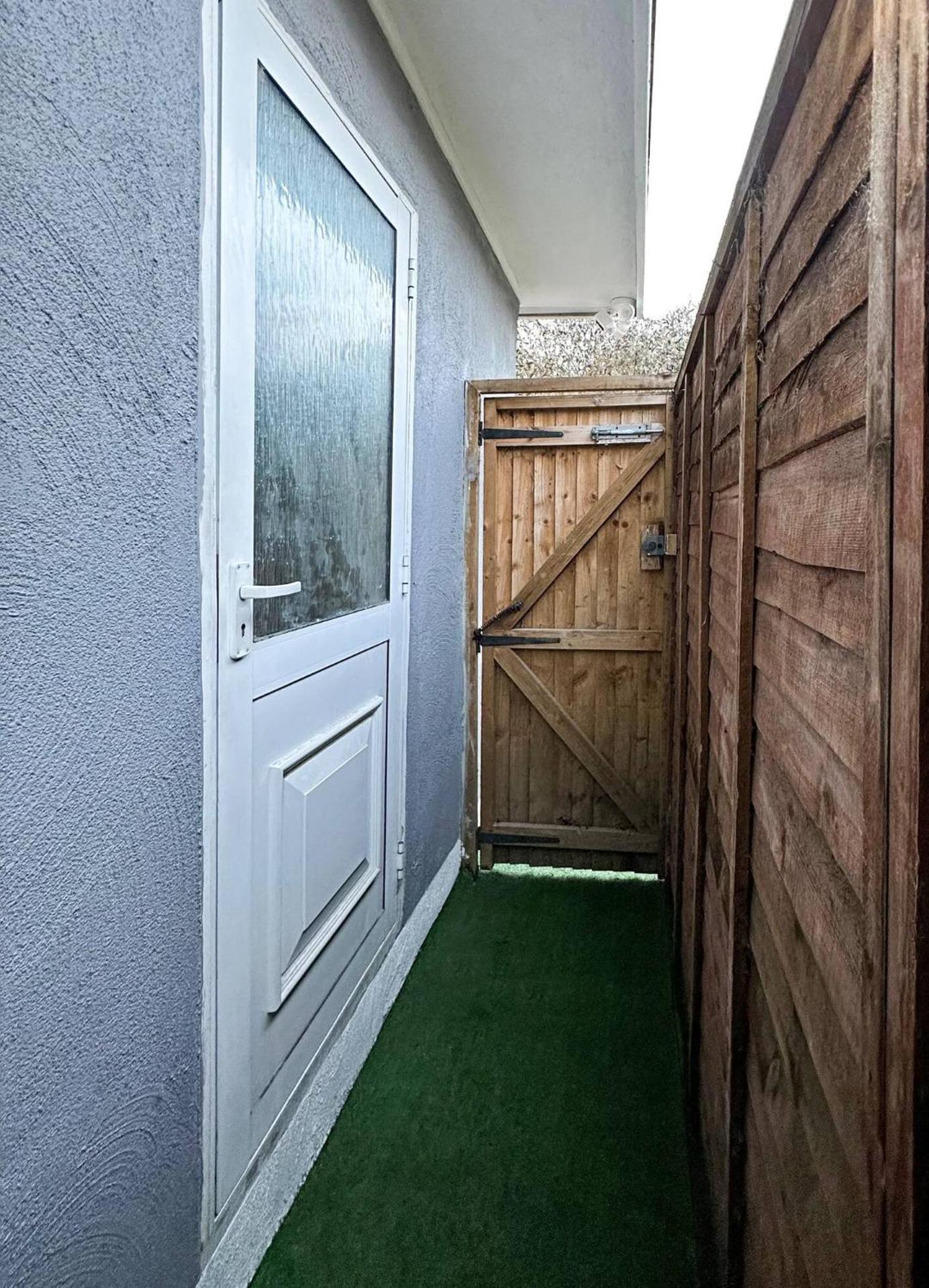 Boutique Backyard Bungalow - Brimsdown