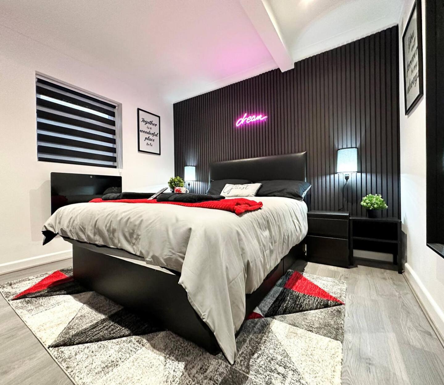 Boutique Backyard Bungalow - Brimsdown