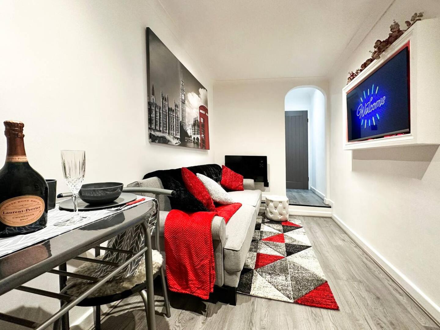 Boutique Backyard Bungalow - Brimsdown